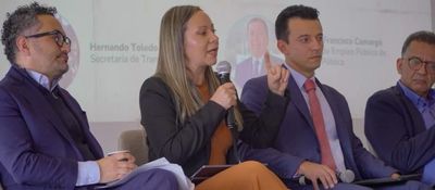 Foto de expertos en el conversatorio