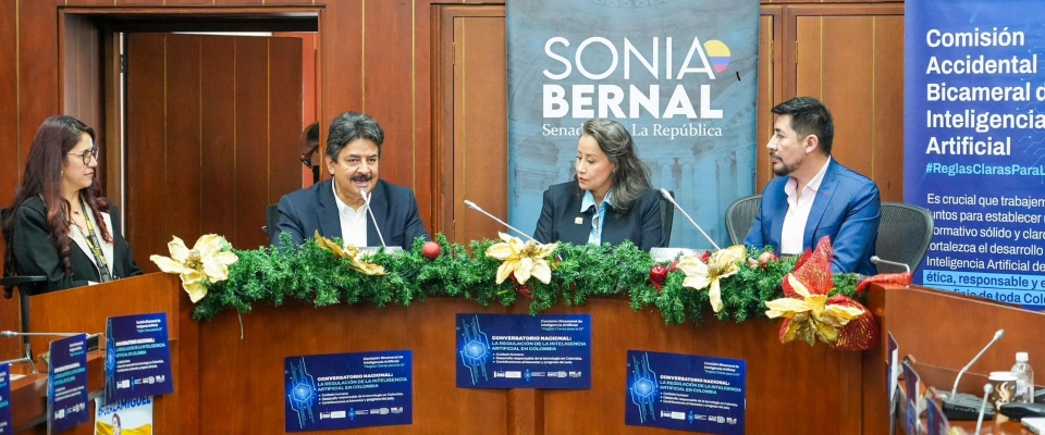 Foto de directivos del Ministerio TIC en el Congreso