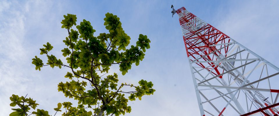 Foto de antena de comunicaciones