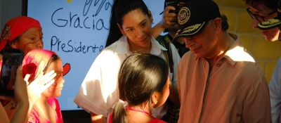 Foto de la ministra TIC y el presidente Petro