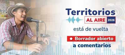 Hombre con sombrero habla al micrófono; aviso Territorios al Aire 2026, borrador abierto.