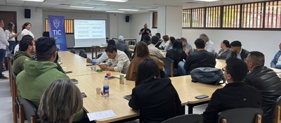 Funcionarios y actores del sector participan en mesa de trabajo liderada por MinTIC para construir el CONPES de Educación Digital durante encuentro territorial en Pasto