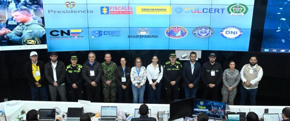 Equipo interinstitucional supervisa en centro de control la seguridad y operación de los sistemas tecnológicos durante la jornada electoral