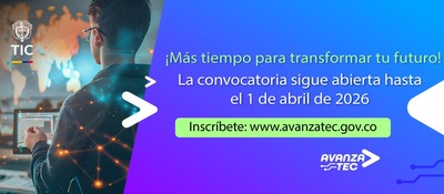 Joven frente a pantallas con gráficos digitales. Mensaje anuncia inscripciones abiertas de AvanzaTEC hasta el 1 de abril de 2026.