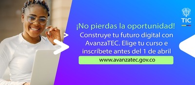 Mujer sonriente usa portátil. Anuncio de AvanzaTEC invita a formarse en tecnología gratis con MinTIC e IBM en IA y ciberseguridad.