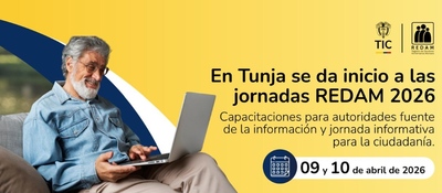 Adulto mayor usa portátil sobre fondo amarillo; anuncio informa jornadas REDAM 2026 en Tunja con capacitaciones y atención ciudadana