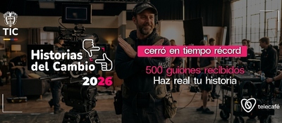 Equipo audiovisual en grabación mientras aparece gráfico de “Historias del Cambio 2026”, destacando éxito y alta participación.