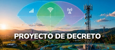 Antenas en paisaje montañoso emiten señales digitales; iniciativa estatal busca ampliar cobertura en áreas rurales apartadas.