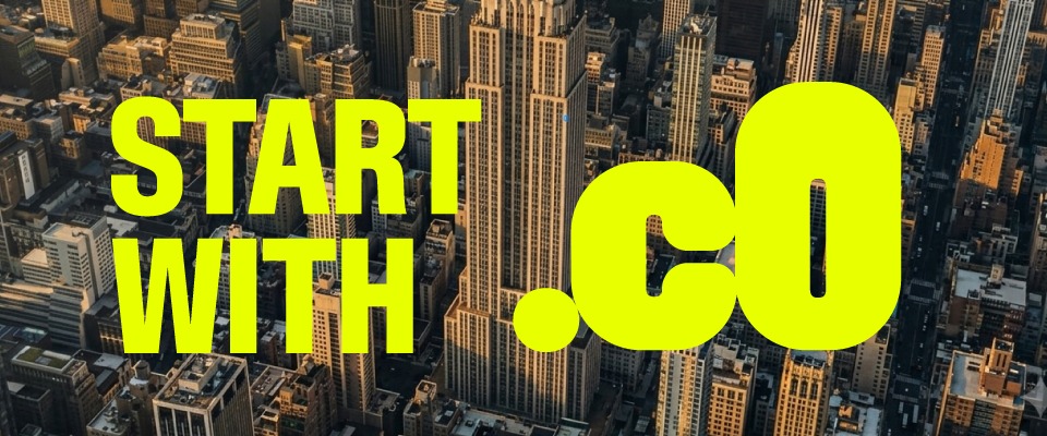 Vista aérea de una ciudad con edificios altos. Resalta el texto “START WITH .CO”, anunciando la nueva identidad del dominio .co