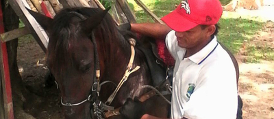 Gracias a un Kiosco Vive Digital, joven chocoano es el domador de caballos más querido de su comunidad