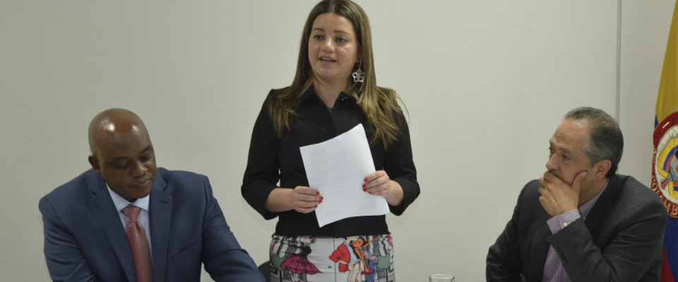 Lina Taborda, Directora de Políticas y Desarrollo TI y Ministro de Ambiente Luis Gilberto Murillo