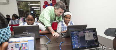 Presidente Santos en la inauguración de Punto Vive Digital