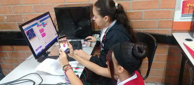 Colegios públicos colombianos gestionarán el lenguaje tecnológico del futuro