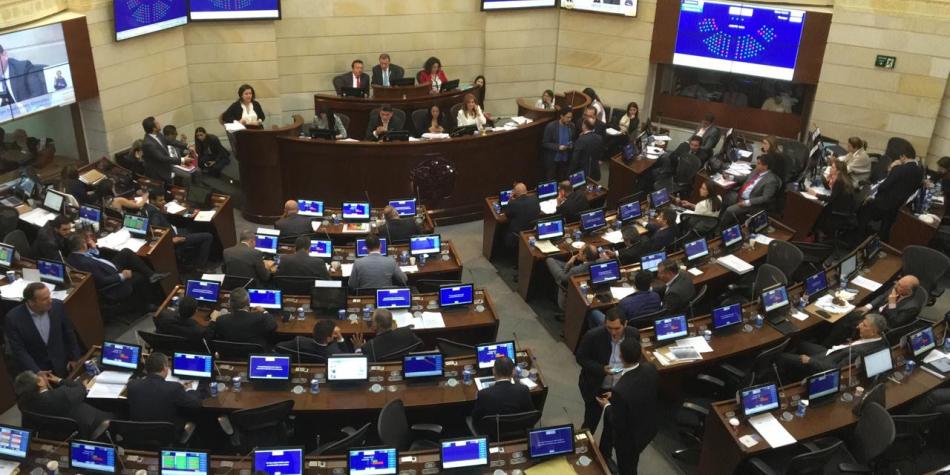 Tras más de seis meses de haber sido radicado, hoy se discutió el proyecto de ley de modernización del sector de las tecnologías de la información y las comunicaciones (TIC). Tras más de seis meses de haber sido radicado, hoy se discutió el proyecto de ley de modernización del sector de las tecnologías de la información y las comunicaciones (TIC).