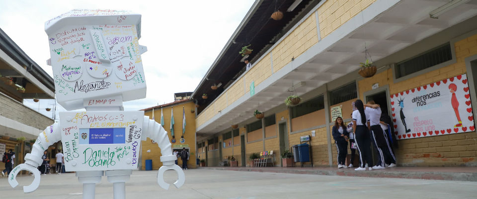 Colegios públicos de Risaralda recibirán reconocimiento del Gobierno por enseñanza de lenguajes de programación digital Colegios públicos de Risaralda recibirán reconocimiento del Gobierno por enseñanza de lenguajes de programación digital