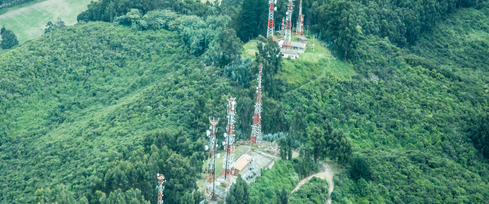 MinTIC publica resolución definitiva que da apertura al proceso de subasta del espectro en las bandas de 700, 1.900 y 2.500 MHz MinTIC publica resolución definitiva que da apertura al proceso de subasta del espectro en las bandas de 700, 1.900 y 2.500 MHz