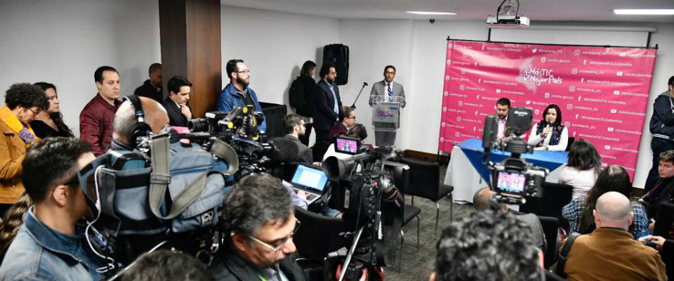 “Con esta subasta estamos construyendo el camino hacia un país más próspero y con mayor equidad”: Ministra TIC “Con esta subasta estamos construyendo el camino hacia un país más próspero y con mayor equidad”: Ministra TIC