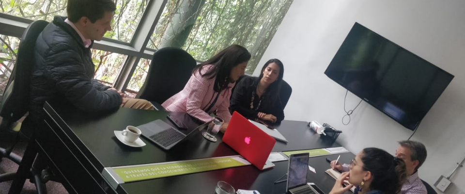 Thiago Dal-Toe y María del Pilar Olloqui, del equipo de Apps.co; Juan A. Vásquez, dir. De Ruta N; y Ana María Salazar y Luz María Ostar, del equipo de Ruta N. Thiago Dal-Toe y María del Pilar Olloqui, del equipo de Apps.co; Juan A. Vásquez, dir. De Ruta N; y Ana María Salazar y Luz María Ostar, del equipo de Ruta N.