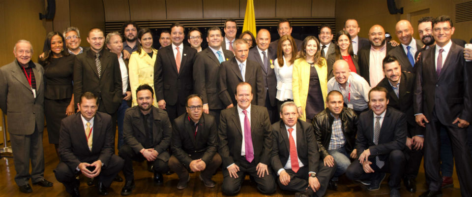 Ministerio TIC condecora al programa radial 'La Luciérnaga' con la Medalla al Mérito Manuel Murillo Toro Ministerio TIC condecora al programa radial 'La Luciérnaga' con la Medalla al Mérito Manuel Murillo Toro