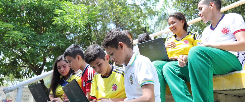 Avanza encuesta para conocer qué, cuánto y por qué medio leen los colombianos